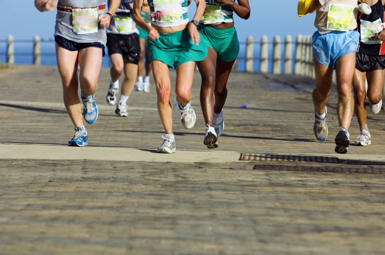 przed wyścigiem, dzień przed, podczas półmaratonu, przed półmaratonem, butów biegania, dzień przed półmaratonem