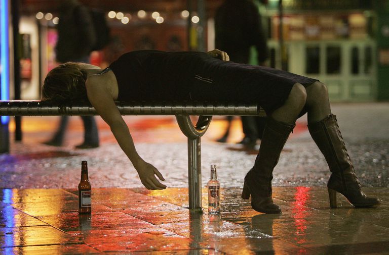 Alkohol powoduje, naczyń krwionośnych, alkoholu prowadzi, depresję oddechową