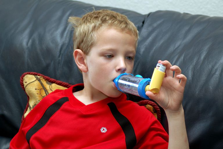 dzieci wieku, leczenia astmy, atakom astmy, miernika przepływu, podkładką dystansową, przepływu szczytowego