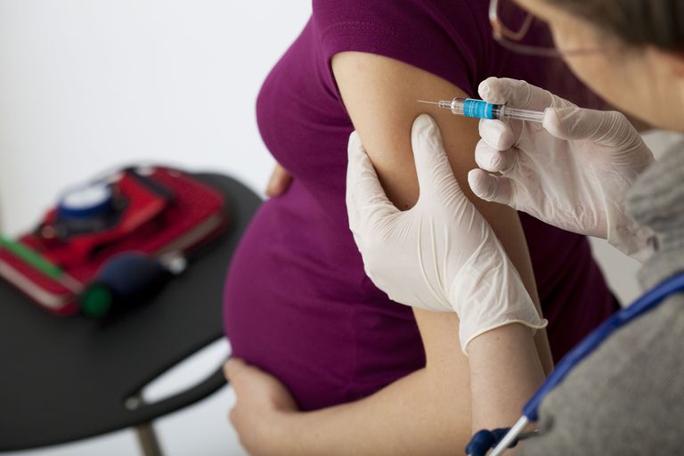 przeciw grypie, czasie ciąży, kobiet ciąży, bardziej narażone, bardziej podatna, dostać szczepionki