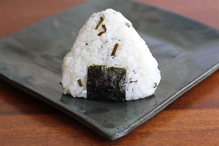 arkusz nori, białego ryżu, brązowego ryżu, drobno posiekane, etykietę żywienia