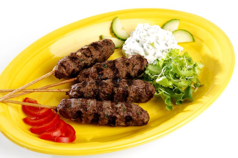 Bliskim Wschodzie, mięsa mielonego, porcję Kalorie, przez około, średnim poziomie, umieścić szaszłykach