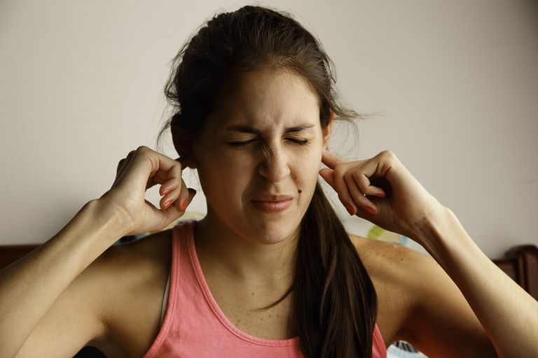 uszy mogą, mogą spowodowane, uszy mogą spowodowane, wosk uszu, błony bębenkowej