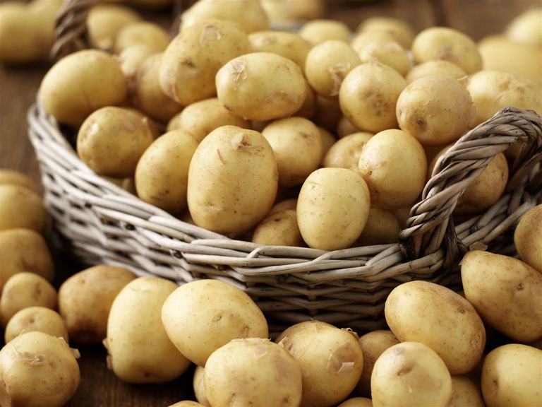 około kalorii, tłuczone ziemniaki, ziemniaki zawierają, bogate skrobię