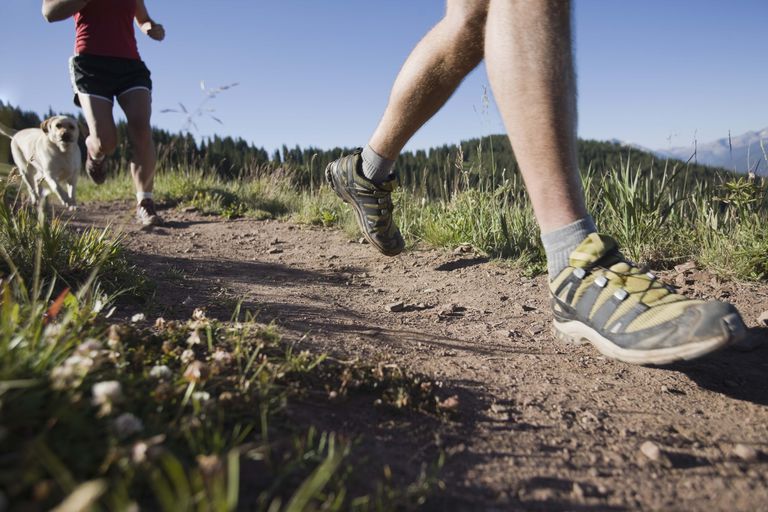 biegania które, podczas biegu, ​​przeciwsłoneczny wpadnie, ​​przeciwsłoneczny wpadnie oczy, butów biegania