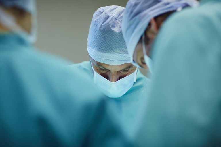 operacji tarczycy, dużą liczbę, powikłań operacji, chirurgii tarczycy, dużą liczbę operacji
