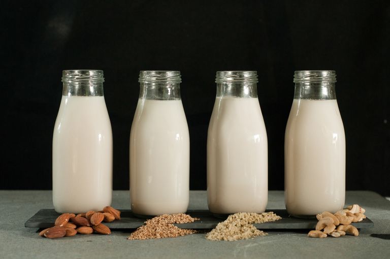 Mleko migdałowe, rośliny strączkowe, takie mleko, diety detoksykacyjnej