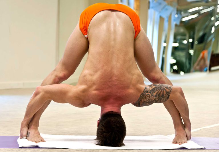 Bikram Yoga, Bikram ponieważ, gorącej jogi, gorącym wilgotnym, gorącym wilgotnym pomieszczeniu, Innymi słowy